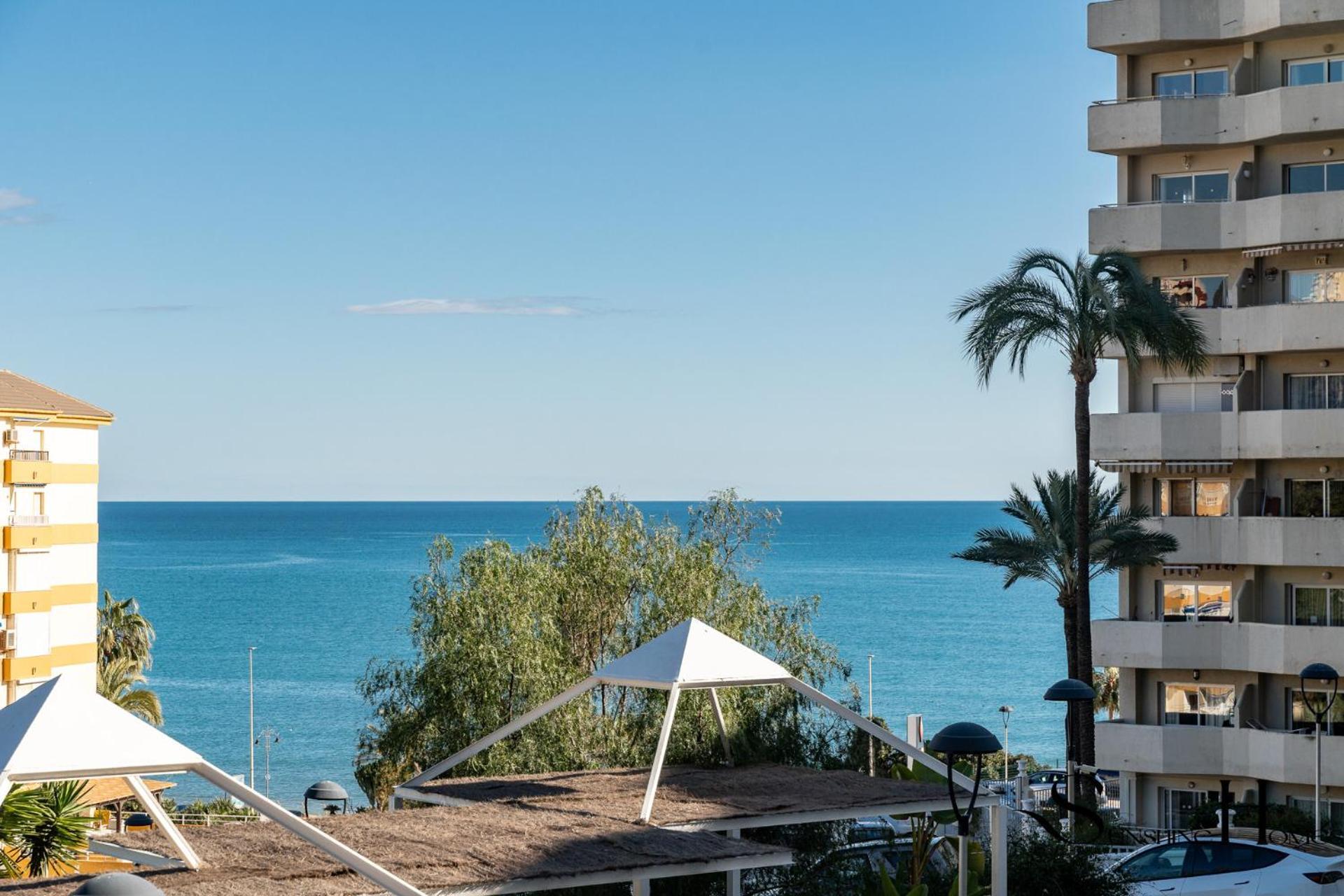 Seaview Beachfront Studio With Aqua Park & Balcony Benalmádena Esterno foto