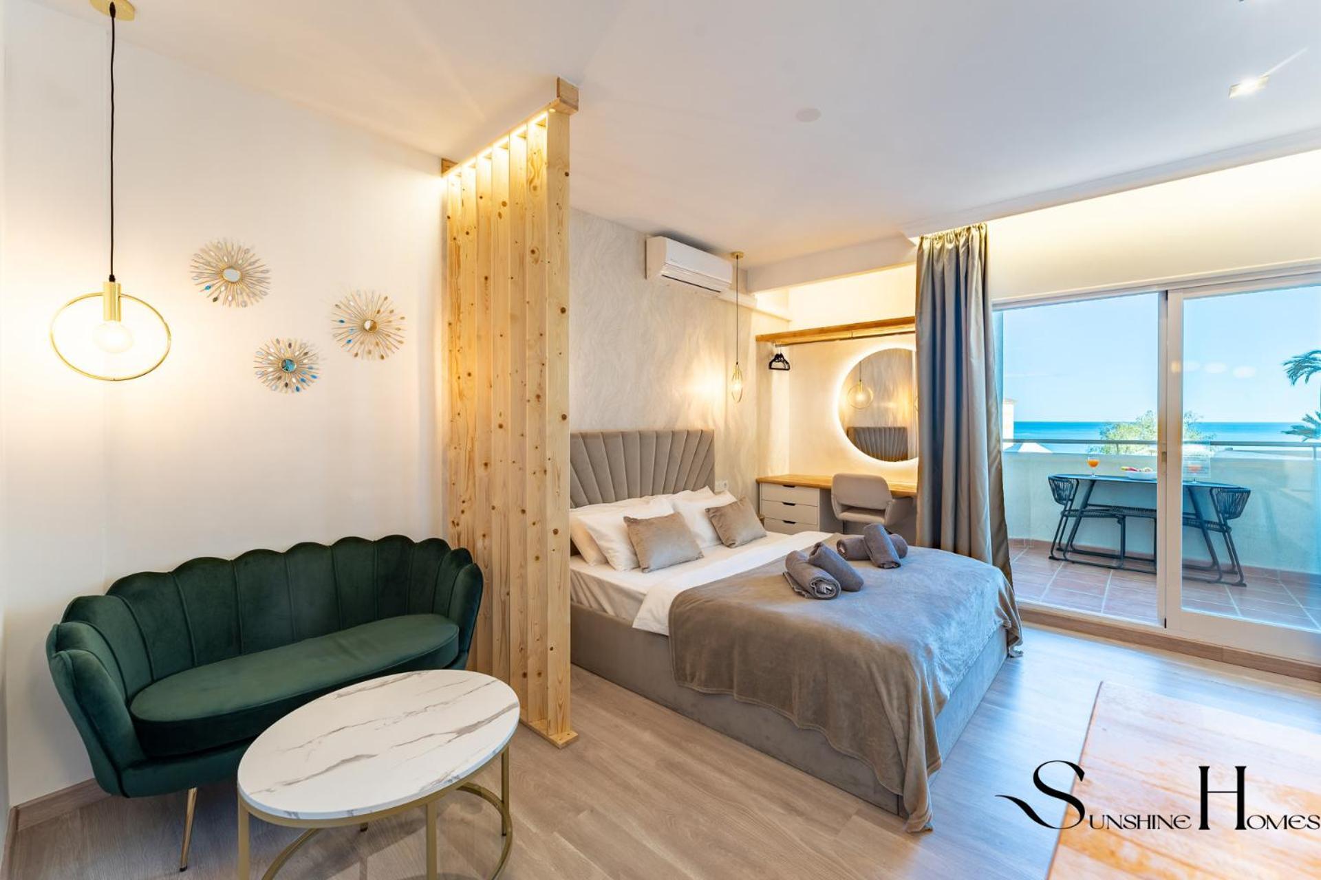 Seaview Beachfront Studio With Aqua Park & Balcony Benalmádena Esterno foto